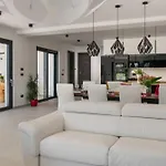 Maem Villa