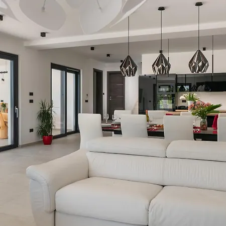 Maem Villa