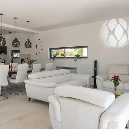 Maem Villa *