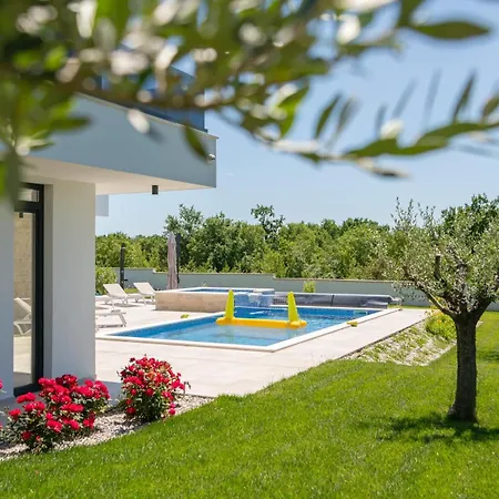 Maem Villa *